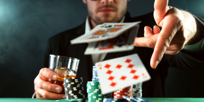 Bí quyết giúp chiến thắng khi trở thành người chia bài Poker